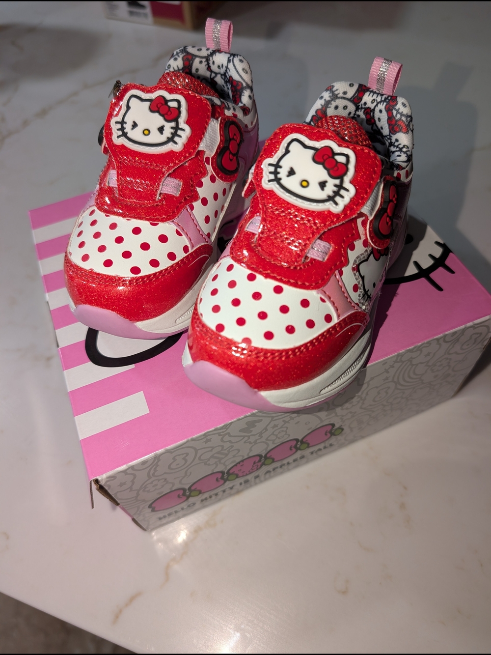 ~Hello Kitty Toddler Light Up Sneakers Size 6 New In Box